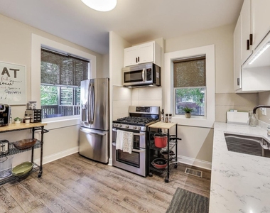 2857 W Fletcher Street - Photo Thumbnail 5