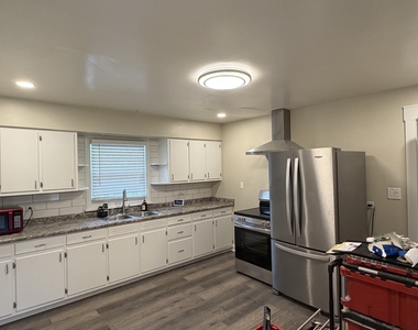 1015 18th Street - Photo Thumbnail 11