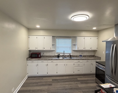 1015 18th Street - Photo Thumbnail 10