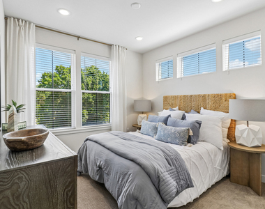 745 Hope Street - Photo Thumbnail 5