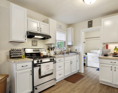 223 Ellen Street - Photo Thumbnail 5