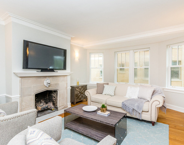 609 W Stratford Place - Photo Thumbnail 1
