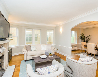 609 W Stratford Place - Photo Thumbnail 3