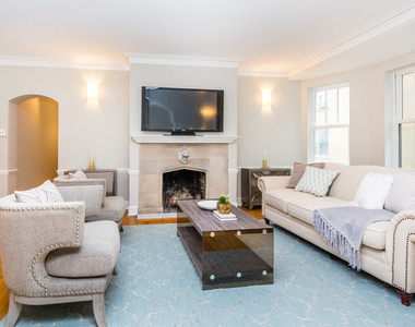 609 W Stratford Place - Photo Thumbnail 4