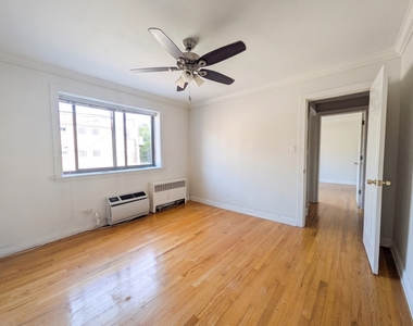 2704 W Lunt Avenue - Photo Thumbnail 8