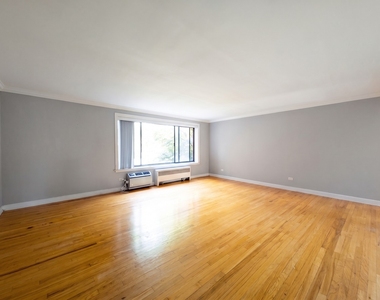 2704 W Lunt Avenue - Photo Thumbnail 3