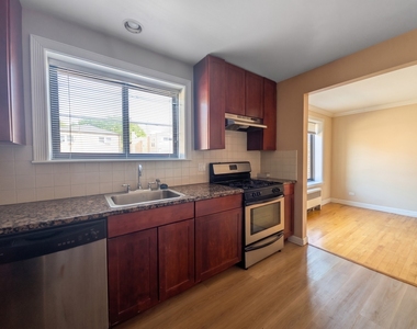 2704 W Lunt Avenue - Photo Thumbnail 2