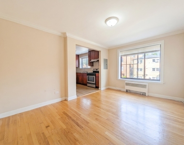 2704 W Lunt Avenue - Photo Thumbnail 6