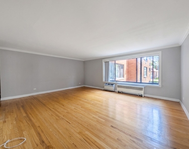 2704 W Lunt Avenue - Photo Thumbnail 4