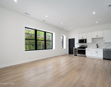 1500 N Western Avenue - Photo Thumbnail 3