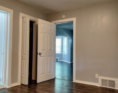 11218 S Parnell Avenue - Photo Thumbnail 9