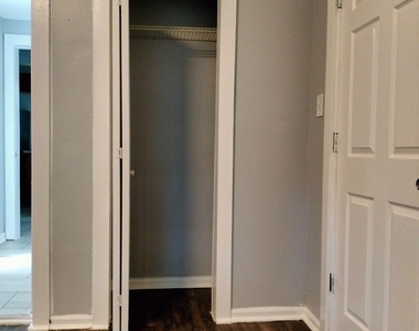 11218 S Parnell Avenue - Photo Thumbnail 10