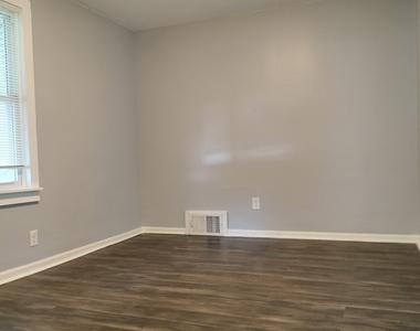 11218 S Parnell Avenue - Photo Thumbnail 8