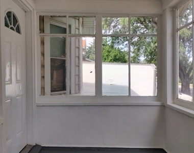 11218 S Parnell Avenue - Photo Thumbnail 4