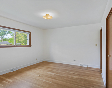825 Ottawa Avenue - Photo Thumbnail 8