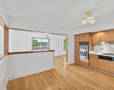 825 Ottawa Avenue - Photo Thumbnail 3