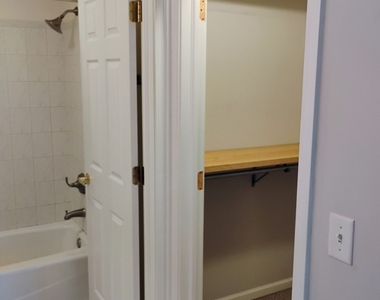 893 Enfield Drive - Photo Thumbnail 15