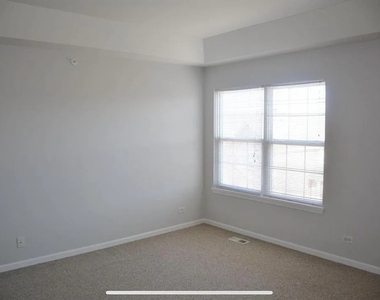 893 Enfield Drive - Photo Thumbnail 9