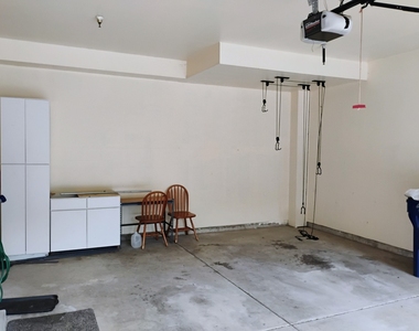 893 Enfield Drive - Photo Thumbnail 18