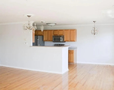 893 Enfield Drive - Photo Thumbnail 3