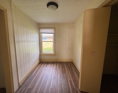 1036 Bonner Avenue - Photo Thumbnail 6