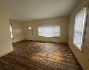 1036 Bonner Avenue - Photo Thumbnail 3