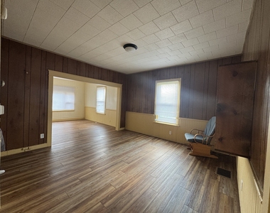1036 Bonner Avenue - Photo Thumbnail 5