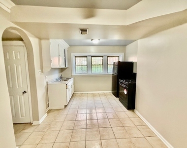 7932 S Kingston Avenue - Photo Thumbnail 2