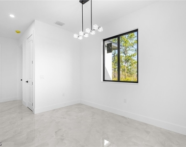 641 Camilla Street E - Photo Thumbnail 8