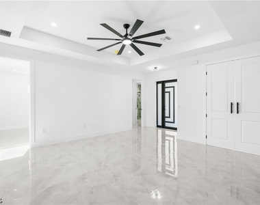 641 Camilla Street E - Photo Thumbnail 9