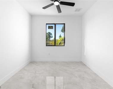 641 Camilla Street E - Photo Thumbnail 3