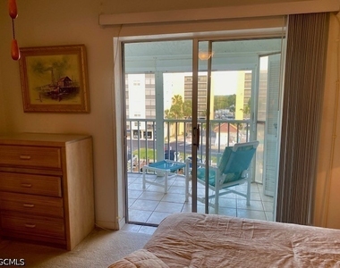 4521 Bay Beach Lane - Photo Thumbnail 11