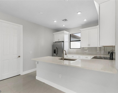 2708 Diplomat Parkway W - Photo Thumbnail 10