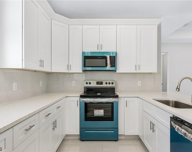 2708 Diplomat Parkway W - Photo Thumbnail 7