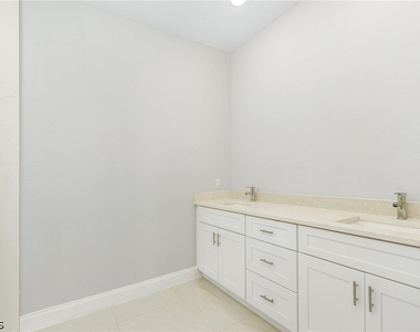 2708 Diplomat Parkway W - Photo Thumbnail 13