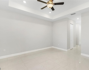 2708 Diplomat Parkway W - Photo Thumbnail 12