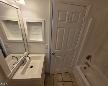 1248 Columbus Boulevard - Photo Thumbnail 2