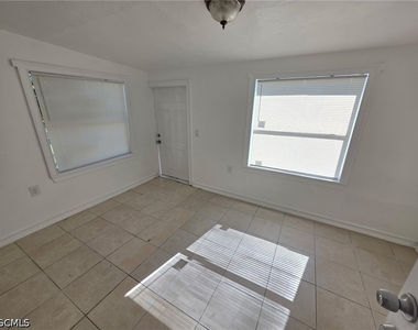 1248 Columbus Boulevard - Photo Thumbnail 3