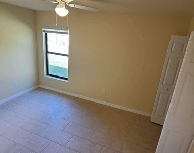 811 Se 24th Avenue - Photo Thumbnail 4