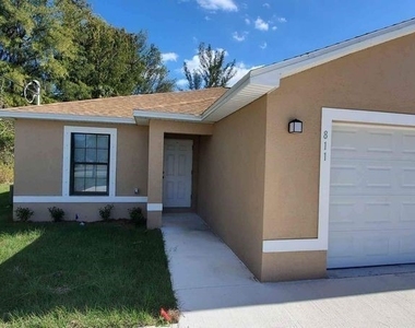 811 Se 24th Avenue - Photo Thumbnail 5