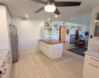 7410 Lake Breeze Drive - Photo Thumbnail 14