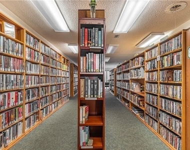 7410 Lake Breeze Drive - Photo Thumbnail 8