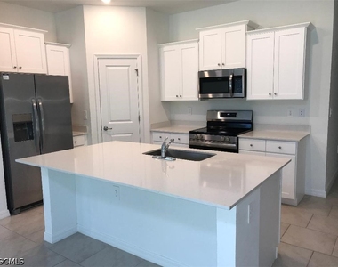 2131 Ne 34th Terrace - Photo Thumbnail 3