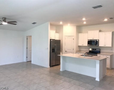 2131 Ne 34th Terrace - Photo Thumbnail 2