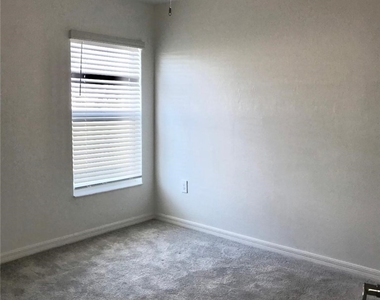 2131 Ne 34th Terrace - Photo Thumbnail 12