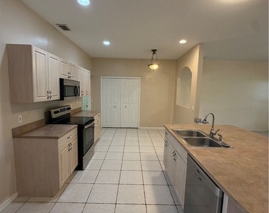 721 Milwaukee Boulevard - Photo Thumbnail 3