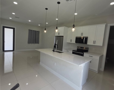432 Raymer Street - Photo Thumbnail 2