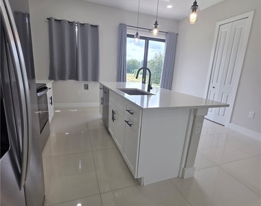 432 Raymer Street - Photo Thumbnail 7