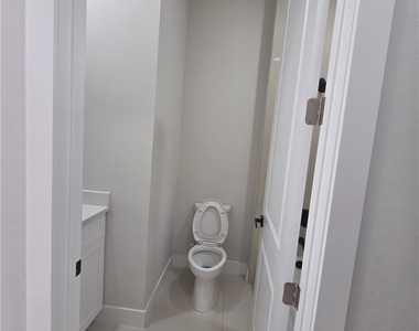 432 Raymer Street - Photo Thumbnail 23