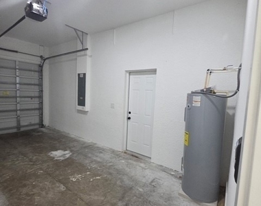 432 Raymer Street - Photo Thumbnail 11